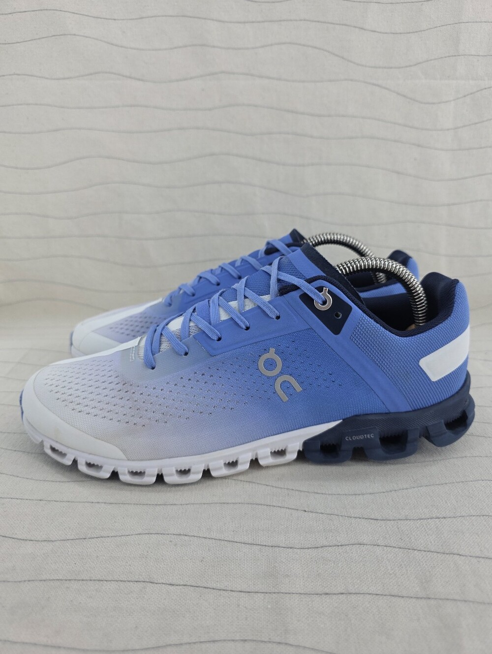 On Running Womens Cloudflow Blue White CloudTec Sneaker Shoes 35.99233 Size 8.5 - Picture 2 of 14